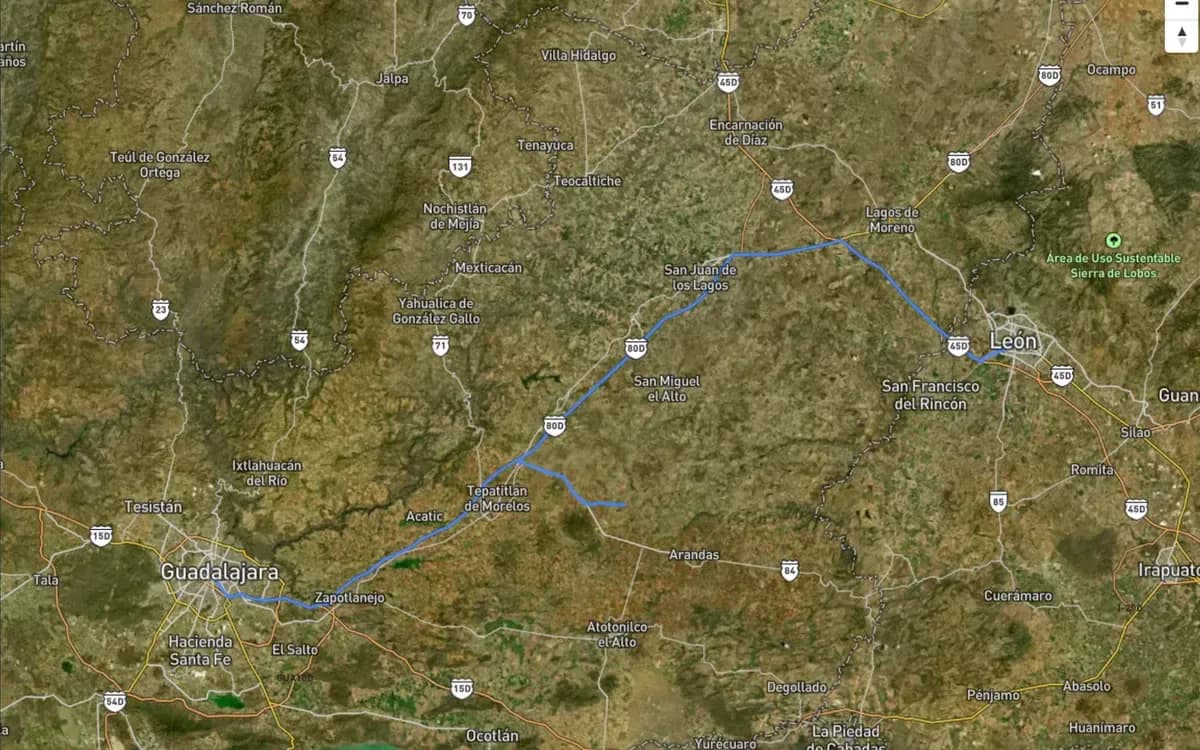 Recorrido completo de un viaje trazado sobre el mapa satelital en el portal LOGIA Mid-Mile.
